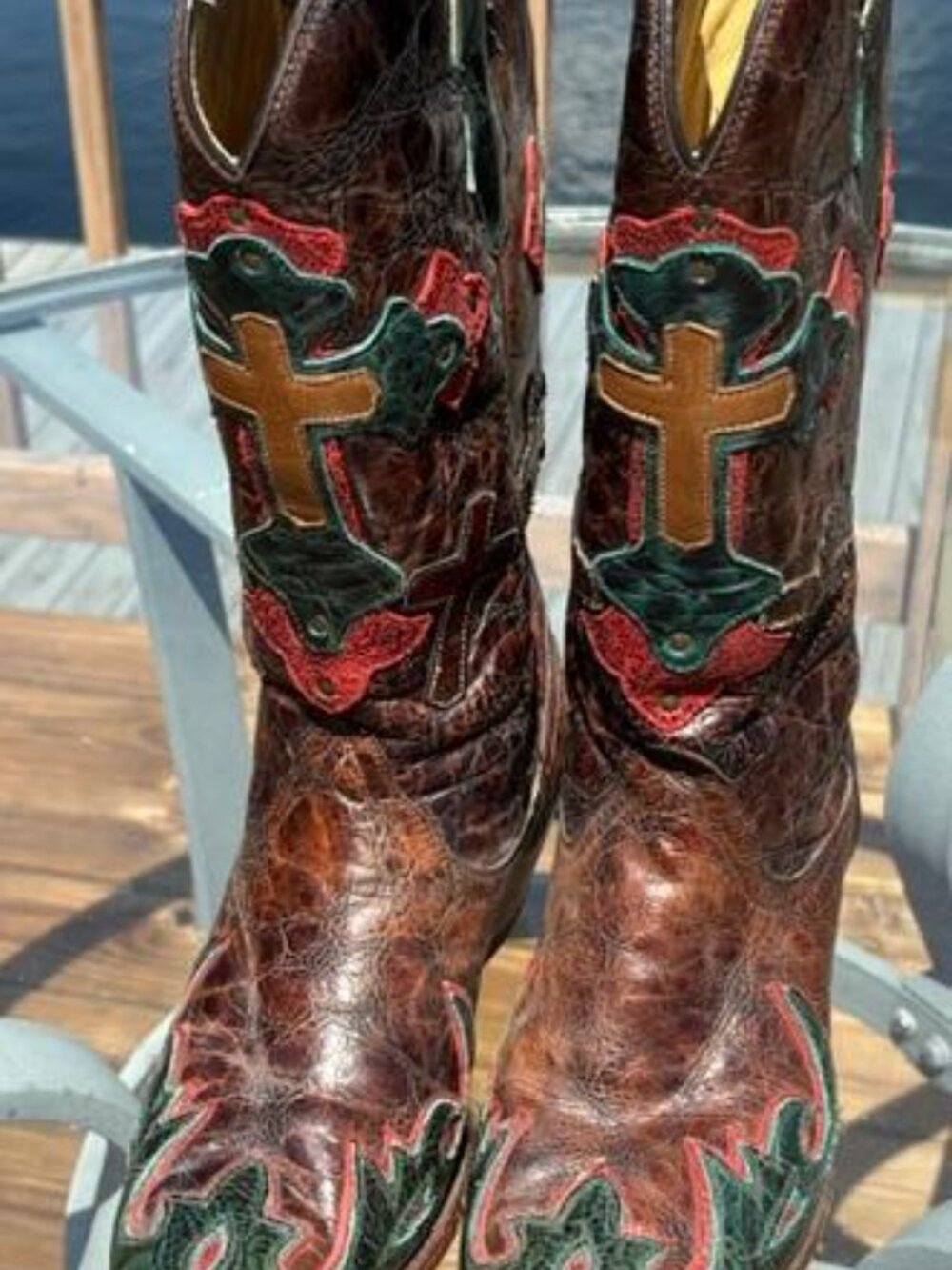 Corral Chestnut marbled brown leather w/overlay crosses in red, green and brown